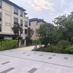 葫芦岛 芝麻白与芝麻白搭配铺装，尺寸1200*600