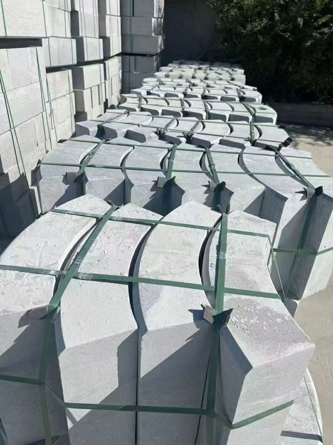 葫芦岛 芝麻灰弧形路沿石