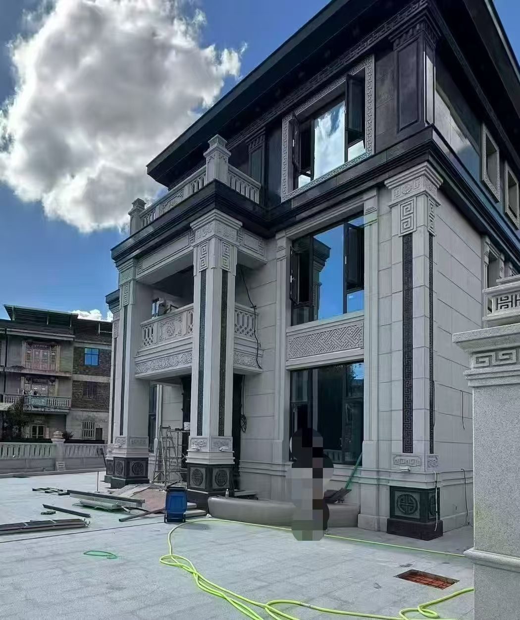 葫芦岛 别墅干挂，芝麻白与芝麻黑完美配合