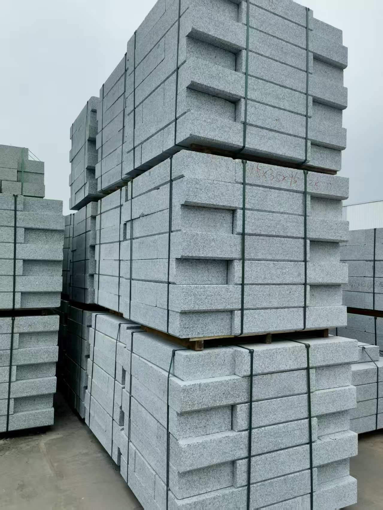 葫芦岛 路沿石，板板正正的路沿石