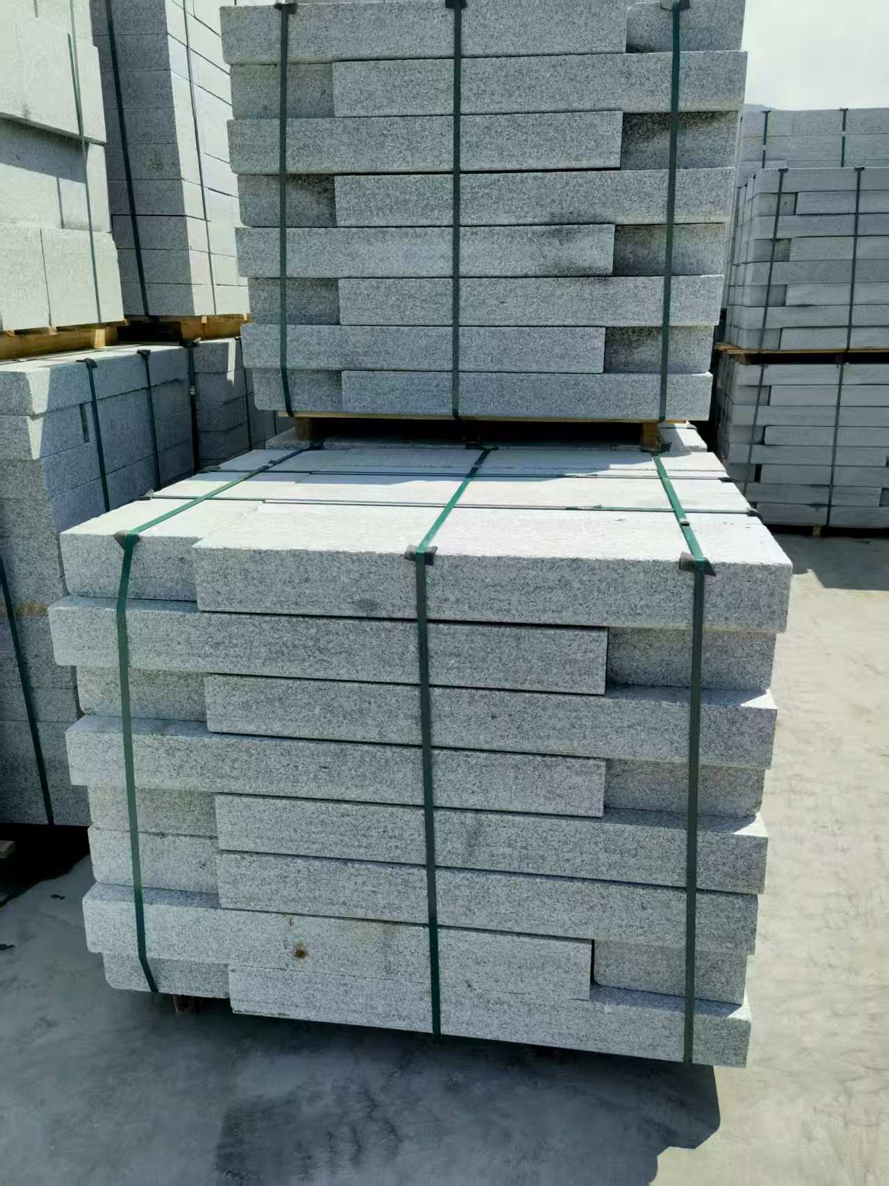 葫芦岛 芙蓉白花岗岩路沿石、平石尺寸标准，色泽均匀