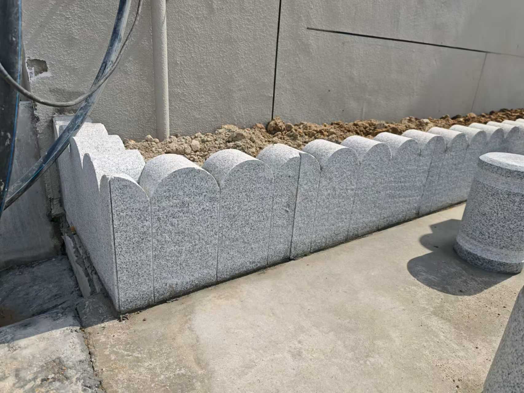 葫芦岛 芝麻白花岗岩花边石铺装效果图